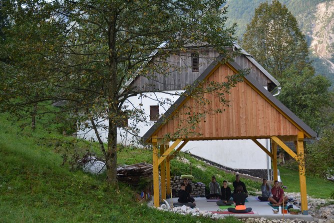 Everyday Yoga Class, Soča (Bovec) - A teacher who adjusts to the room