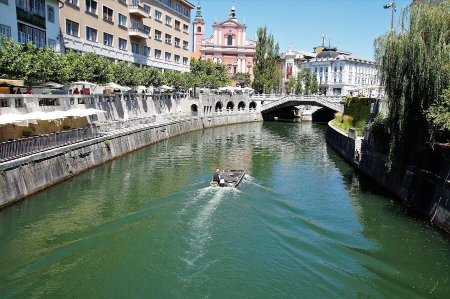 From Zagreb: Postojna Cave, Lake Bled, Ljubljana Day Trip - Lake Bled, castle views, and kremšnita