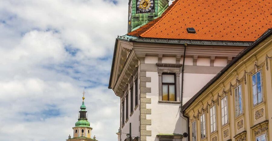 Ljubljana: 2h walking tour with local guide - Congress Square, the university, and the library