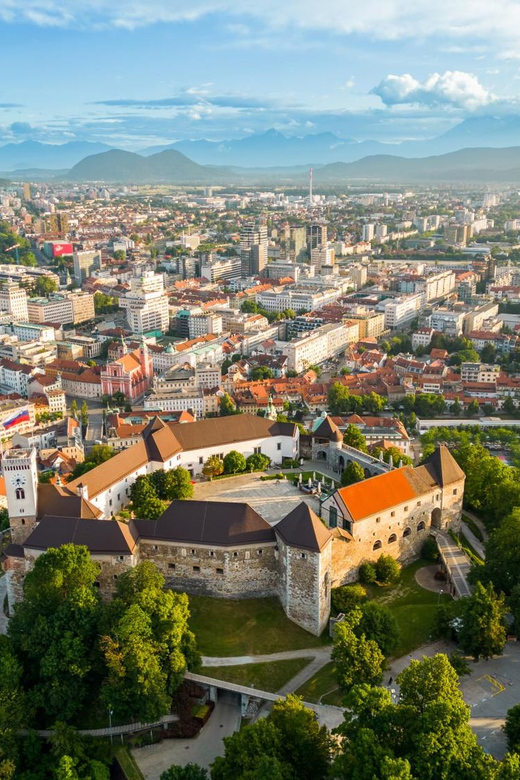 Ljubljana: 2h walking tour with local guide - Ljubljana Cathedral and Central Market
