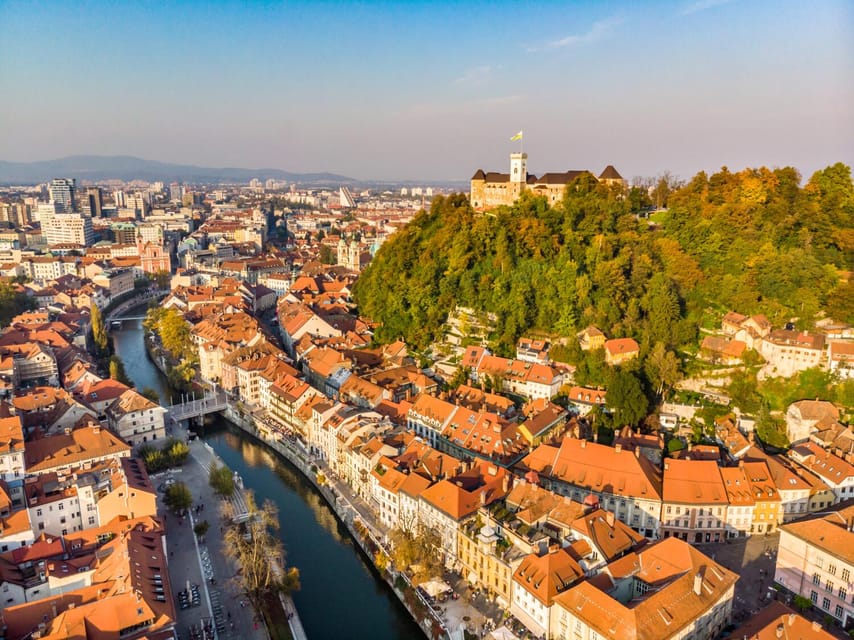 Ljubljana: 2h walking tour with local guide - Dragon Bridge and Butcher’s Bridge