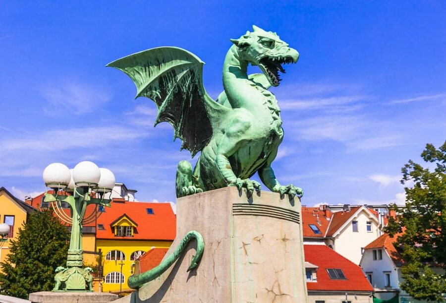 Ljubljana: 2h walking tour with local guide - Pace, weather, and practical comfort