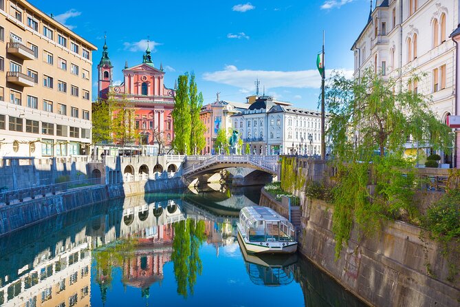 Ljubljana boat cruise and walking tour - A market stop with more than history