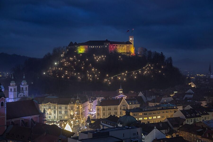 Ljubljana: Castle Entry Ticket with Optional Funicular Ride - Virtual Castle and the modern side of the visit