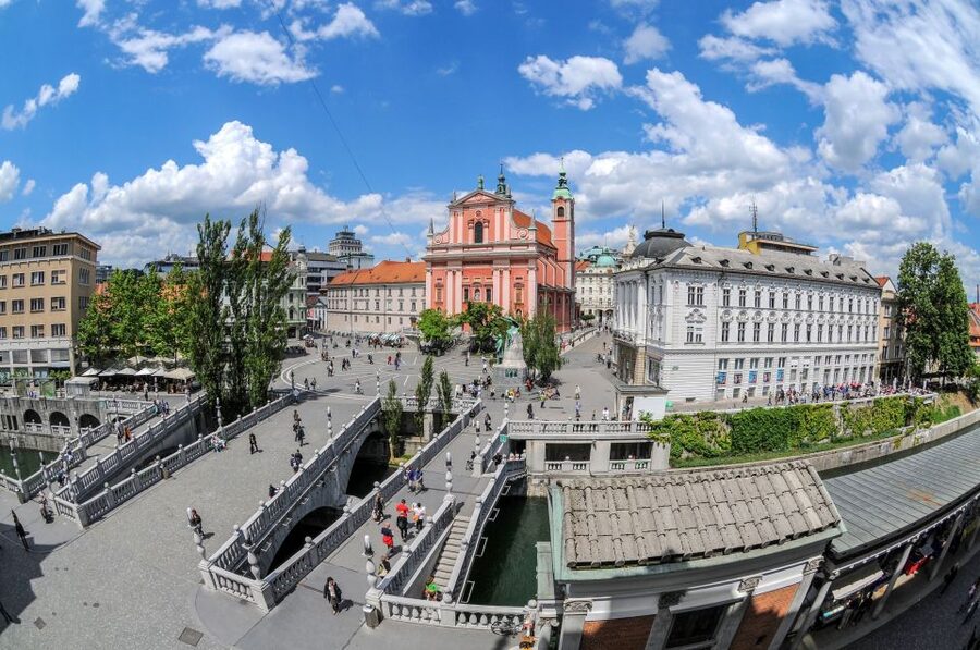 Ljubljana: Guided Walk & Funicular Ride to Ljubljana Castle - Guide quality, group size, and pace