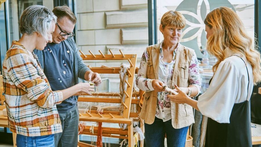 Ljubljana: Interactive Workshop with Experienced Weaver - Choosing colors and making the wool purse