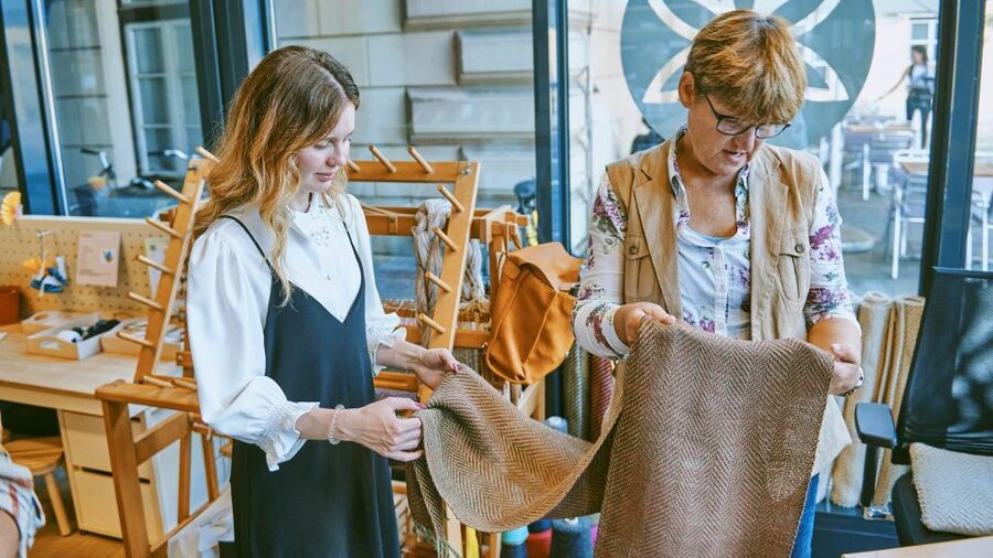 Ljubljana: Interactive Workshop with Experienced Weaver - What the 75-minute schedule feels like
