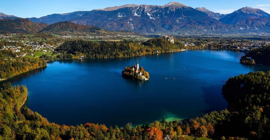 Ljubljana: Lake Bled, Postojna Cave, and Predjama Day Tour - Predjama Castle and the tale of Erazem