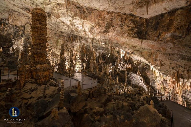Ljubljana: Postojna Cave and Predjama Castle Tour - Predjama Castle and its cliff-side rooms