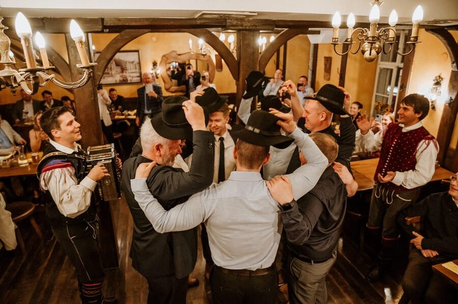 Ljubljana: Traditional Slovenian Dinner and Show - A Slovenian evening built around participation