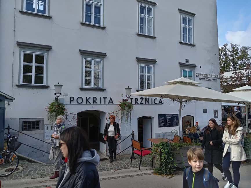 Ljubljana: Wonderful tour fun experience time history - City Hall and the old town’s civic center