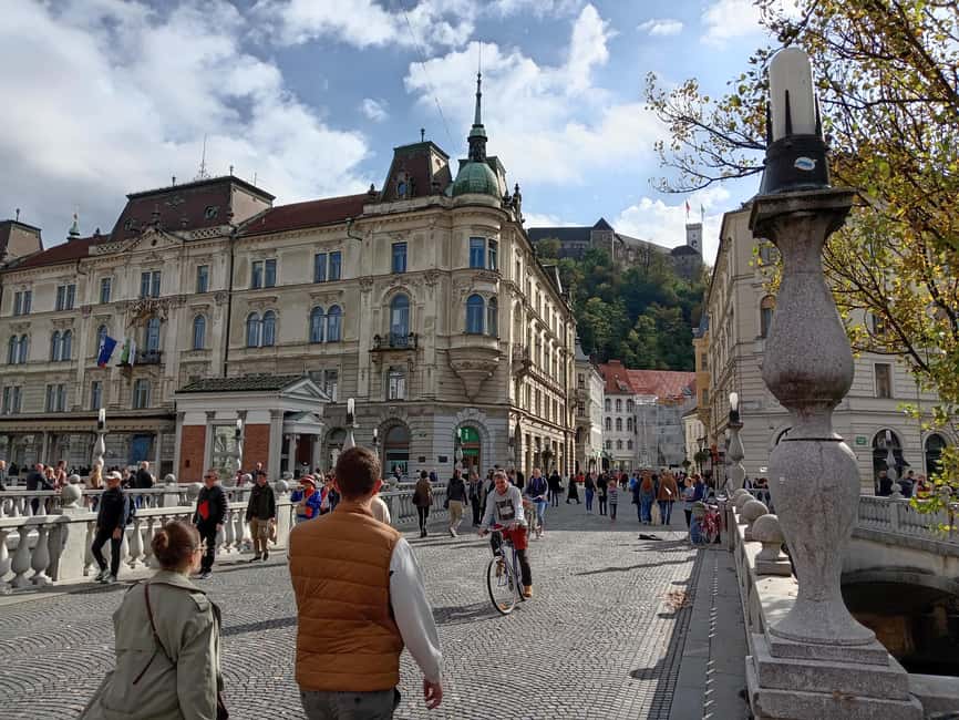 Ljubljana: Wonderful tour fun experience time history - Hercules Fountain and the city’s smaller details