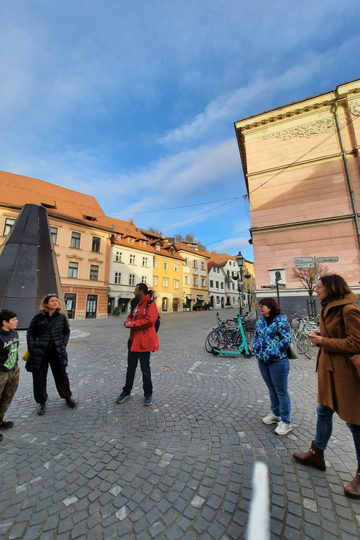 Ljubljana: Wonderful tour fun experience time history - Robba Fountain and Ljubljana’s public squares