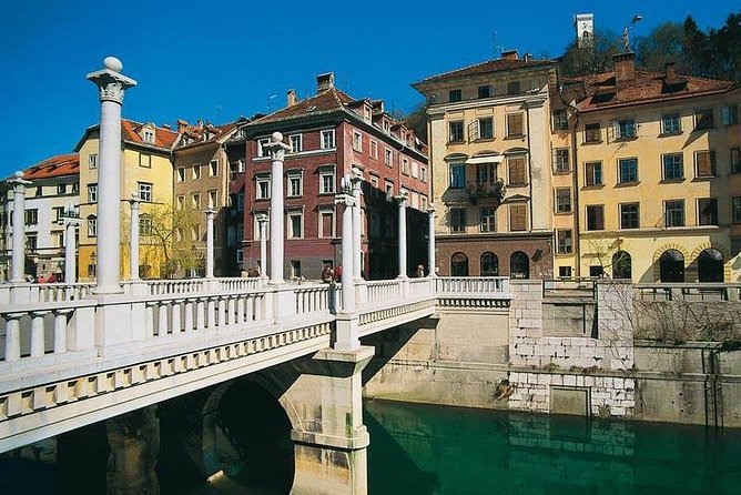 Private city tour of Ljubljana. 2 hours with a friendly and fun local guide. - Why a private walk works well in Ljubljana