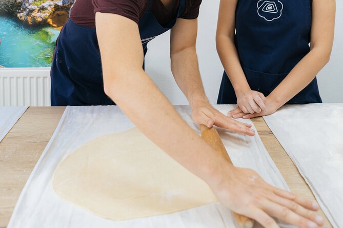 sLOVEnian Strukelj Traditional Cooking Class - Making the štrukelj with Luka