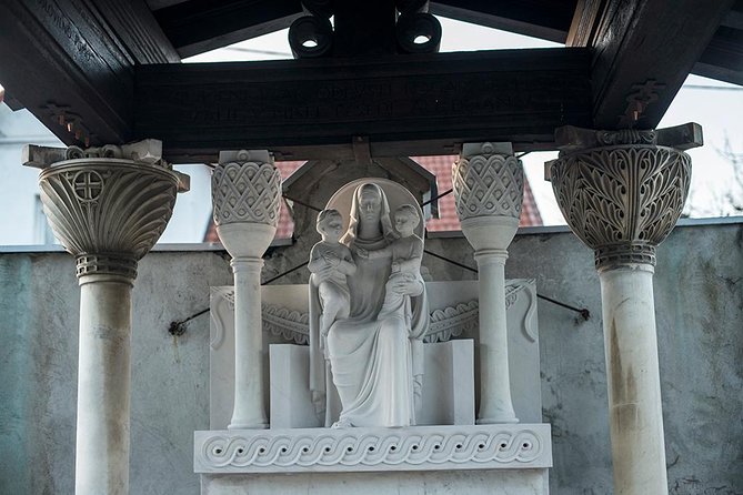 The Deadly Walk - Ljubljana Cemetery Tour - Meeting Important Slovenian Figures Through Their Graves