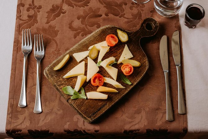 Traditional Slovenian Dinner and Show - What the group size means for dinner