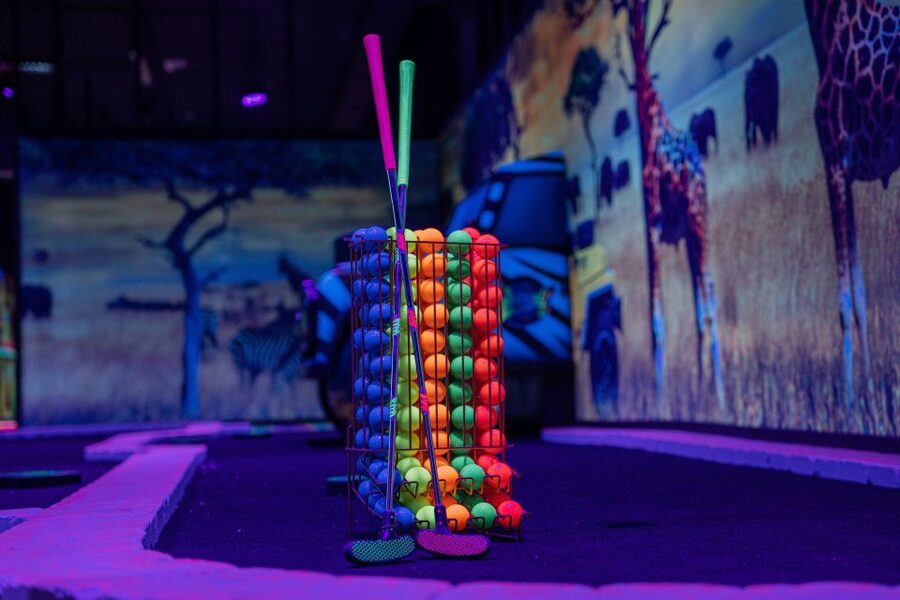 Woop! Glow golf: Ljubljana Btc City - Four rooms, one neon trip around the world