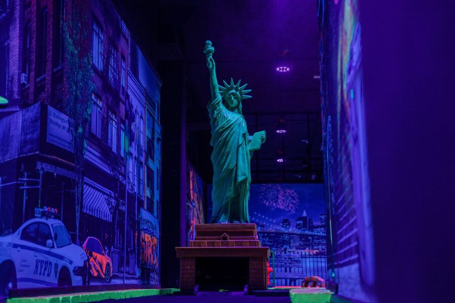 Woop! Glow golf: Ljubljana Btc City - Shoes, socks, and arriving at BTC City