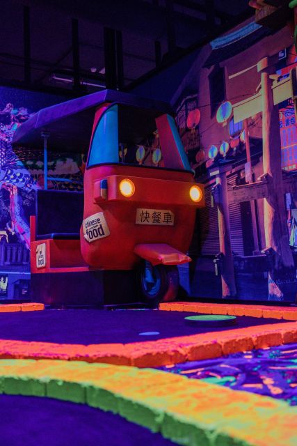 Woop! Glow golf: Ljubljana Btc City - What playing the 15 holes is like